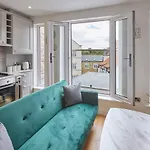 Host & - The Birds Nest Apartman