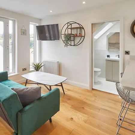 דירה Host & - The Birds Nest