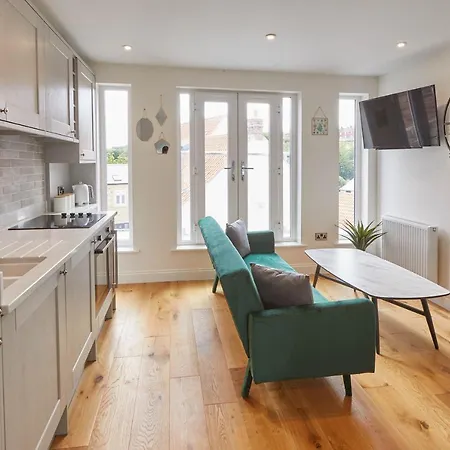 דירה Host & - The Birds Nest וויטבי