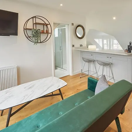 דירה Host & - The Birds Nest *